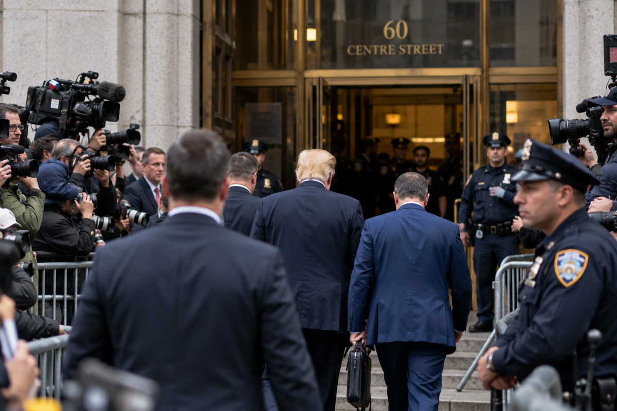 Trump Returns to Court for Day Two of New York Civil Fraud Trial — article image