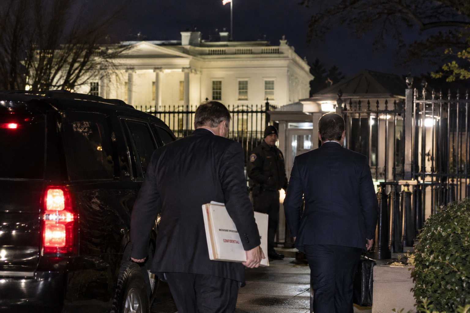 FBI Delivers Kavanaugh Investigation to Trump White House — article image